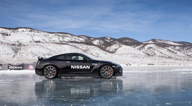 NISSAN GT-Rが氷上走行での世界最速記録を達成